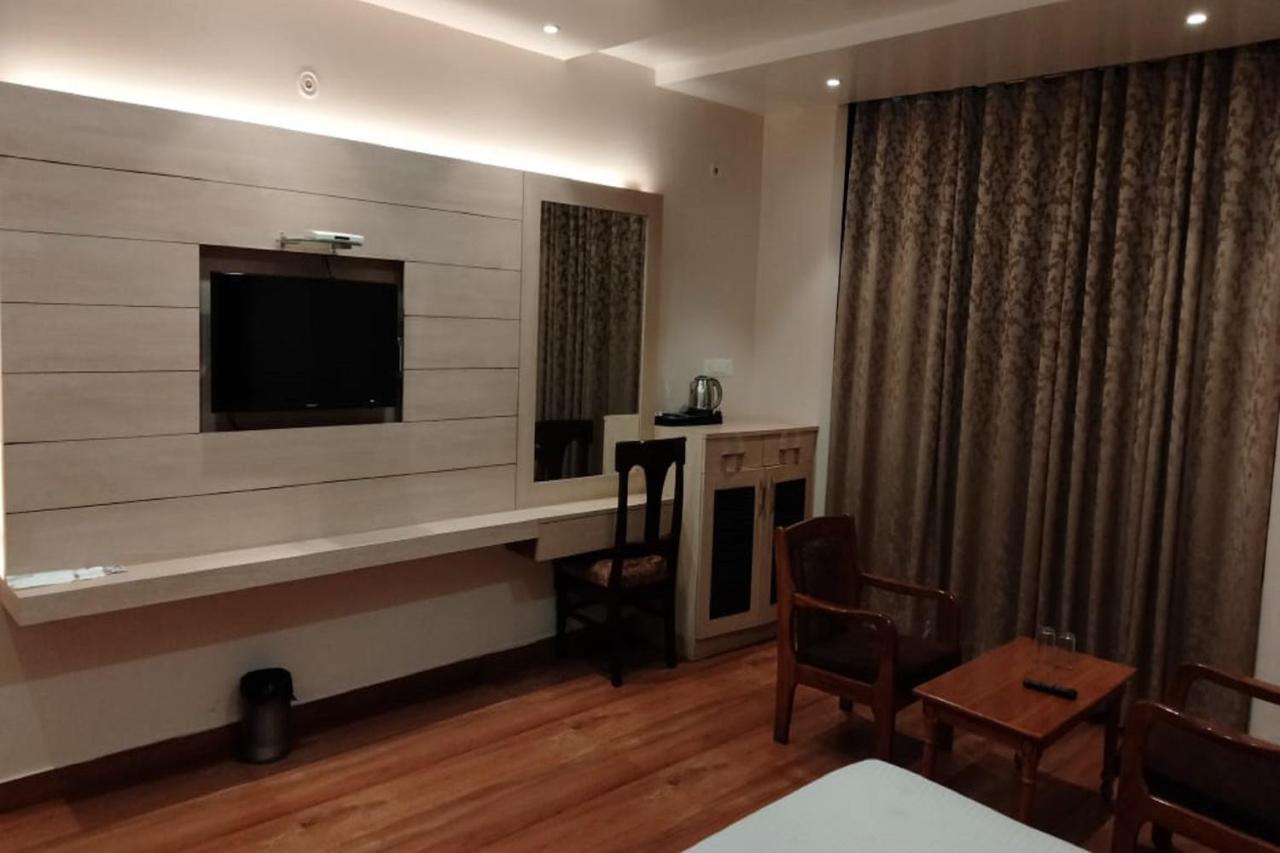 Hotel Park Regency Gorakhpur Bagian luar foto