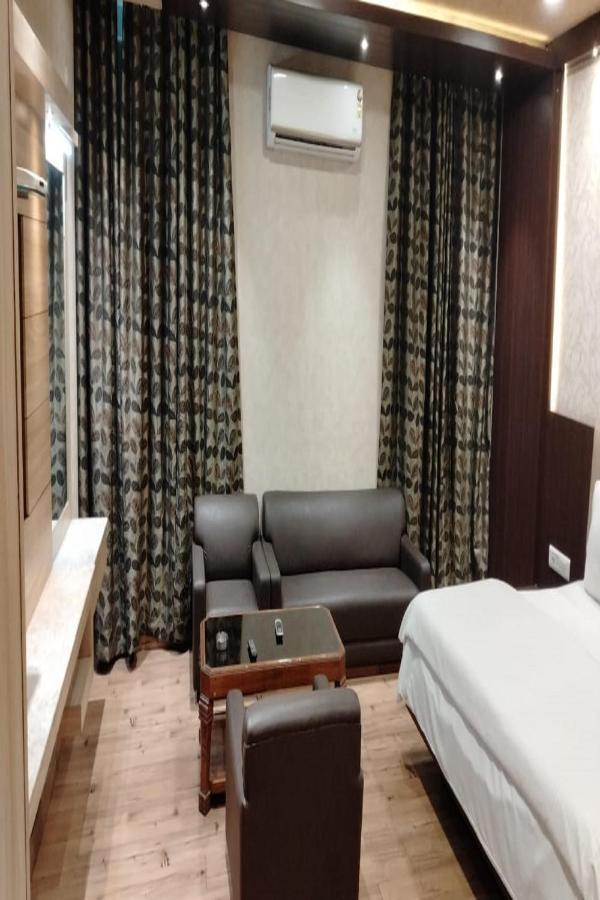 Hotel Park Regency Gorakhpur Bagian luar foto