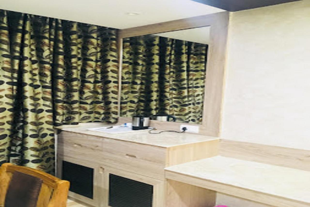 Hotel Park Regency Gorakhpur Bagian luar foto