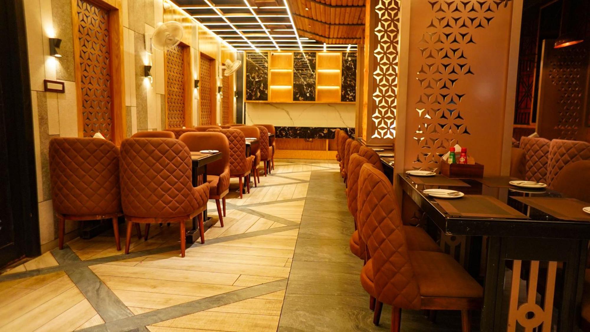 Hotel Park Regency Gorakhpur Bagian luar foto