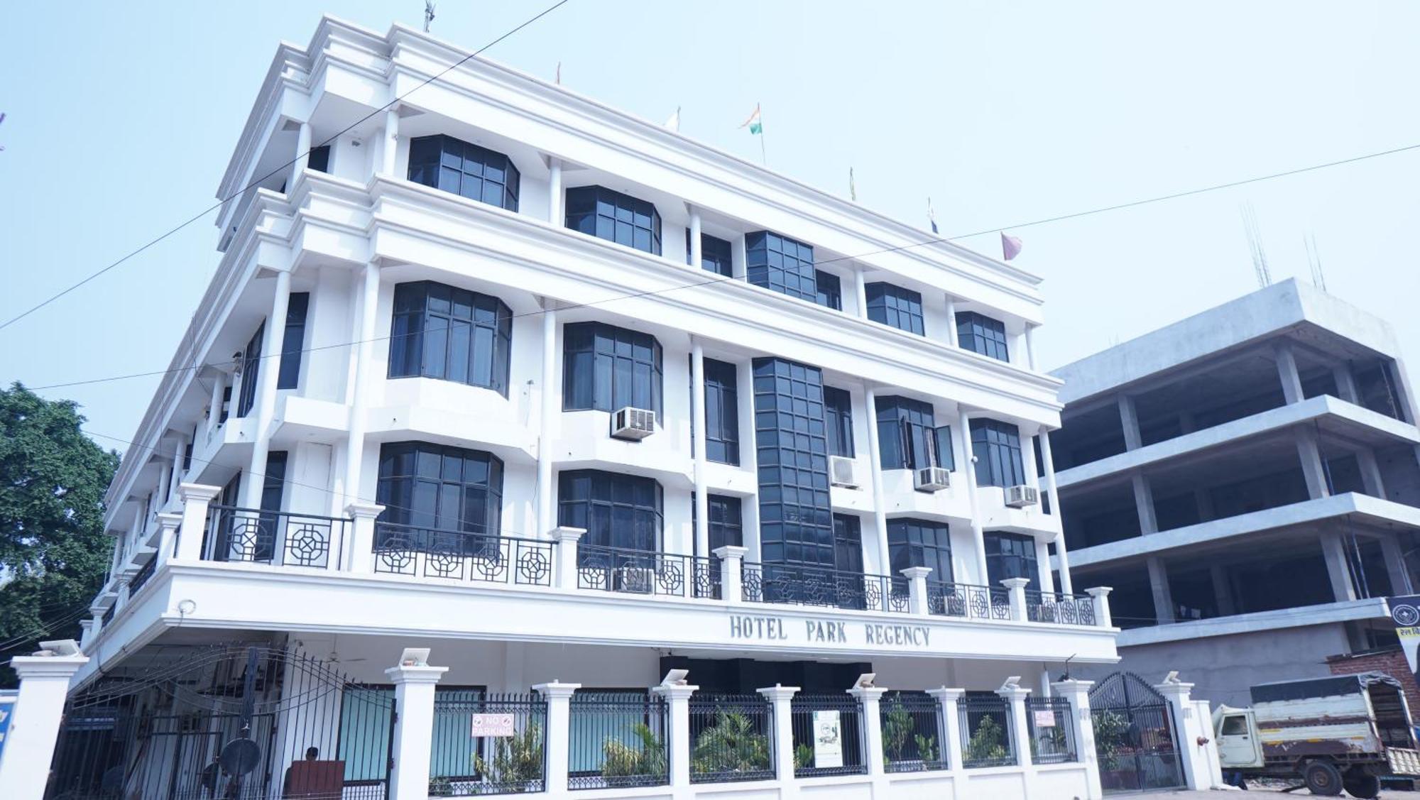Hotel Park Regency Gorakhpur Bagian luar foto