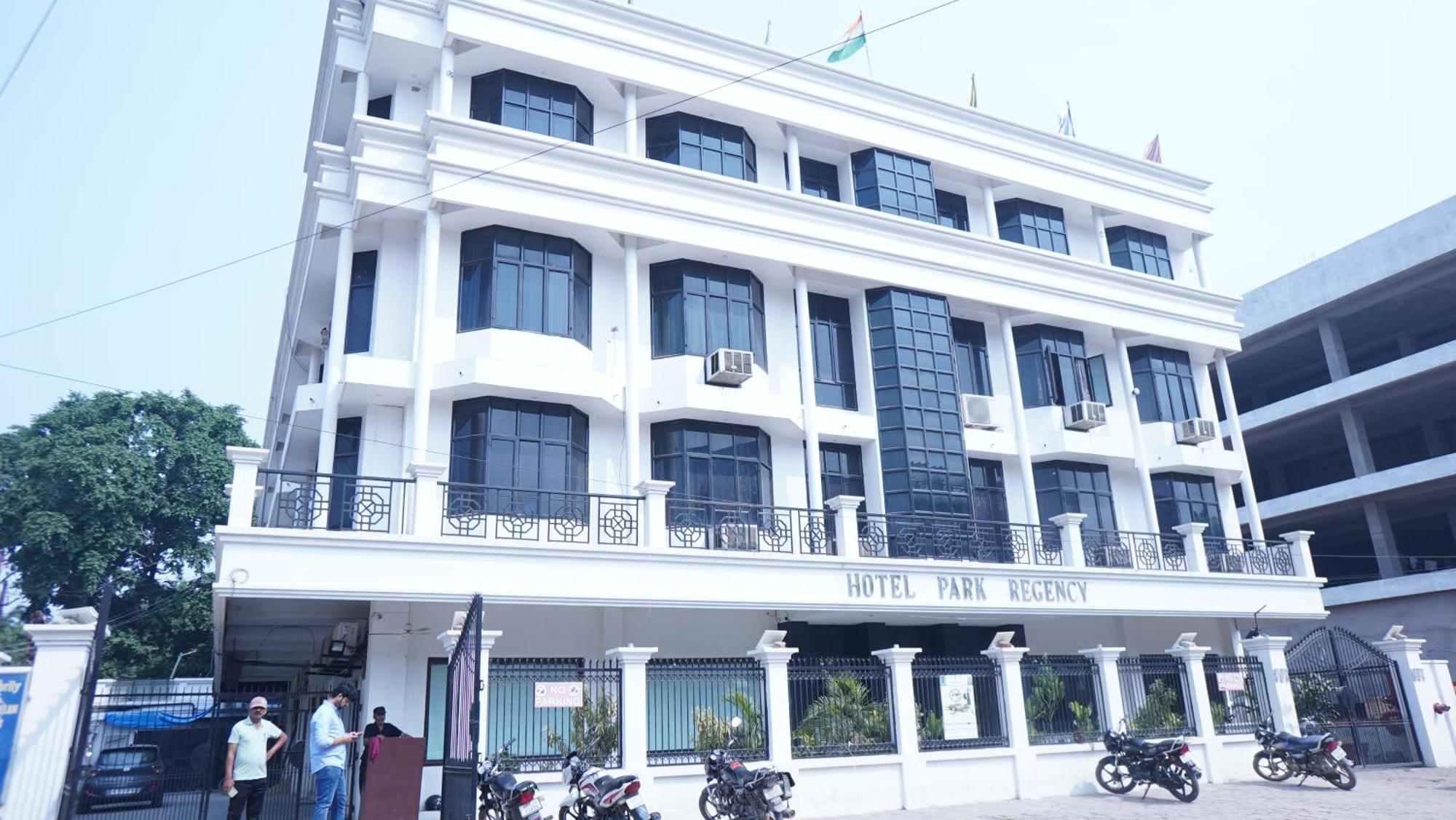 Hotel Park Regency Gorakhpur Bagian luar foto
