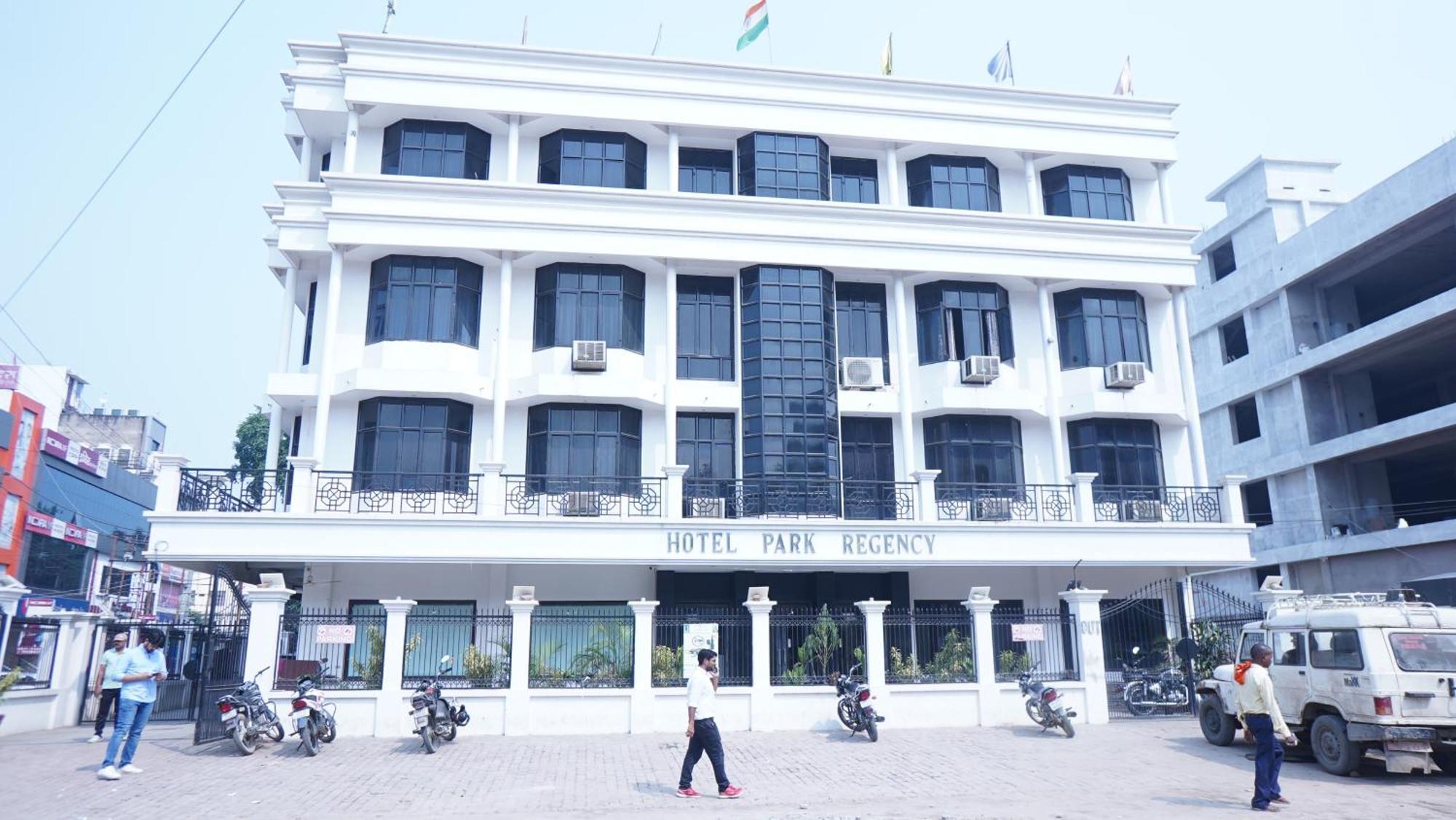 Hotel Park Regency Gorakhpur Bagian luar foto